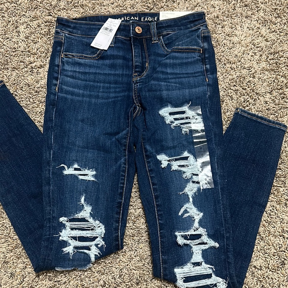 AMERICAN EAGLE DARK WASH RIPPED JEANS
